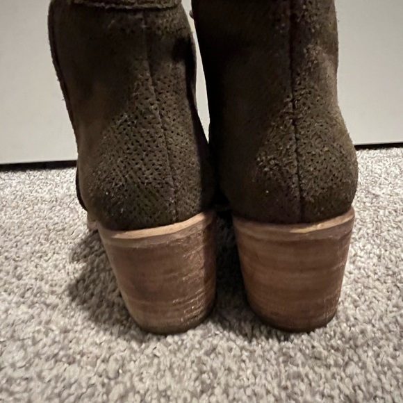 Hinge Ankle Boots - Picture 4 of 5